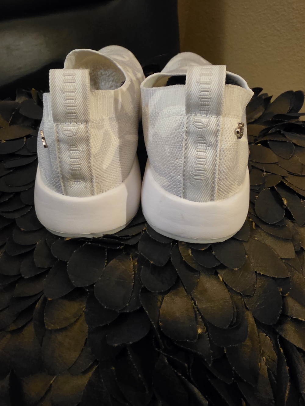 Juicy Couture Amuze Women's Slip On Low Top Knit Sneaker in White Camo Size 7